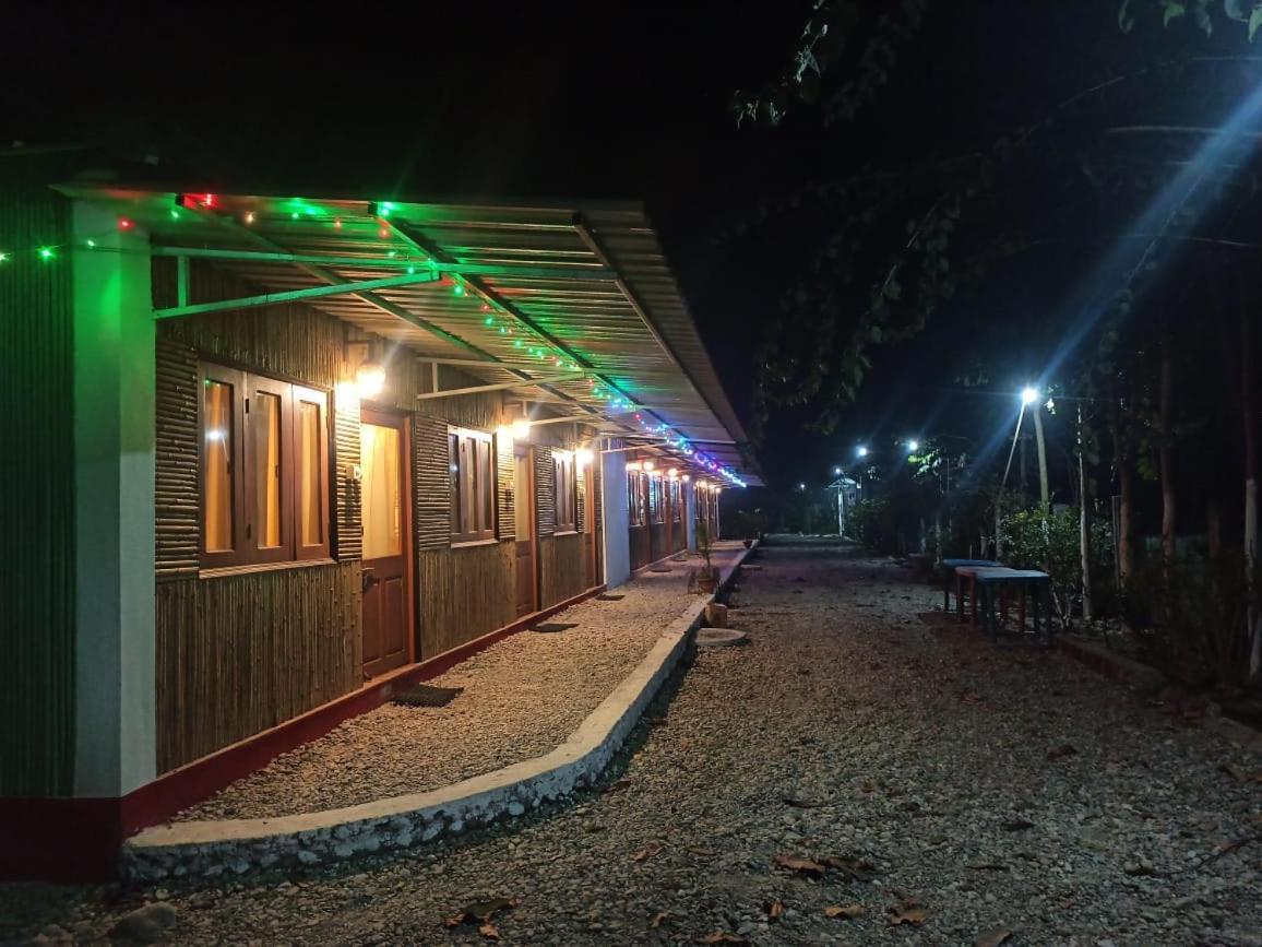 Grasshopper Jungle Queen Resort Chālsa Екстериор снимка