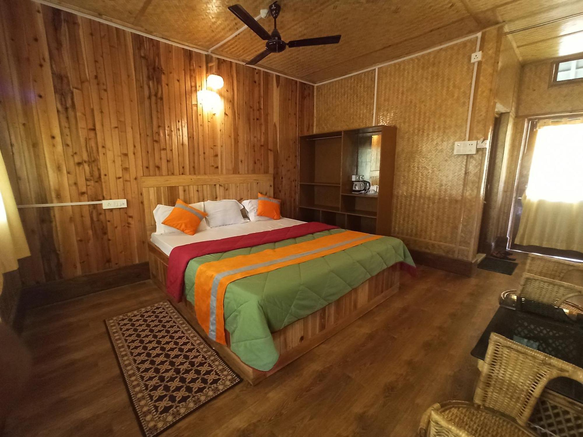 Grasshopper Jungle Queen Resort Chālsa Екстериор снимка