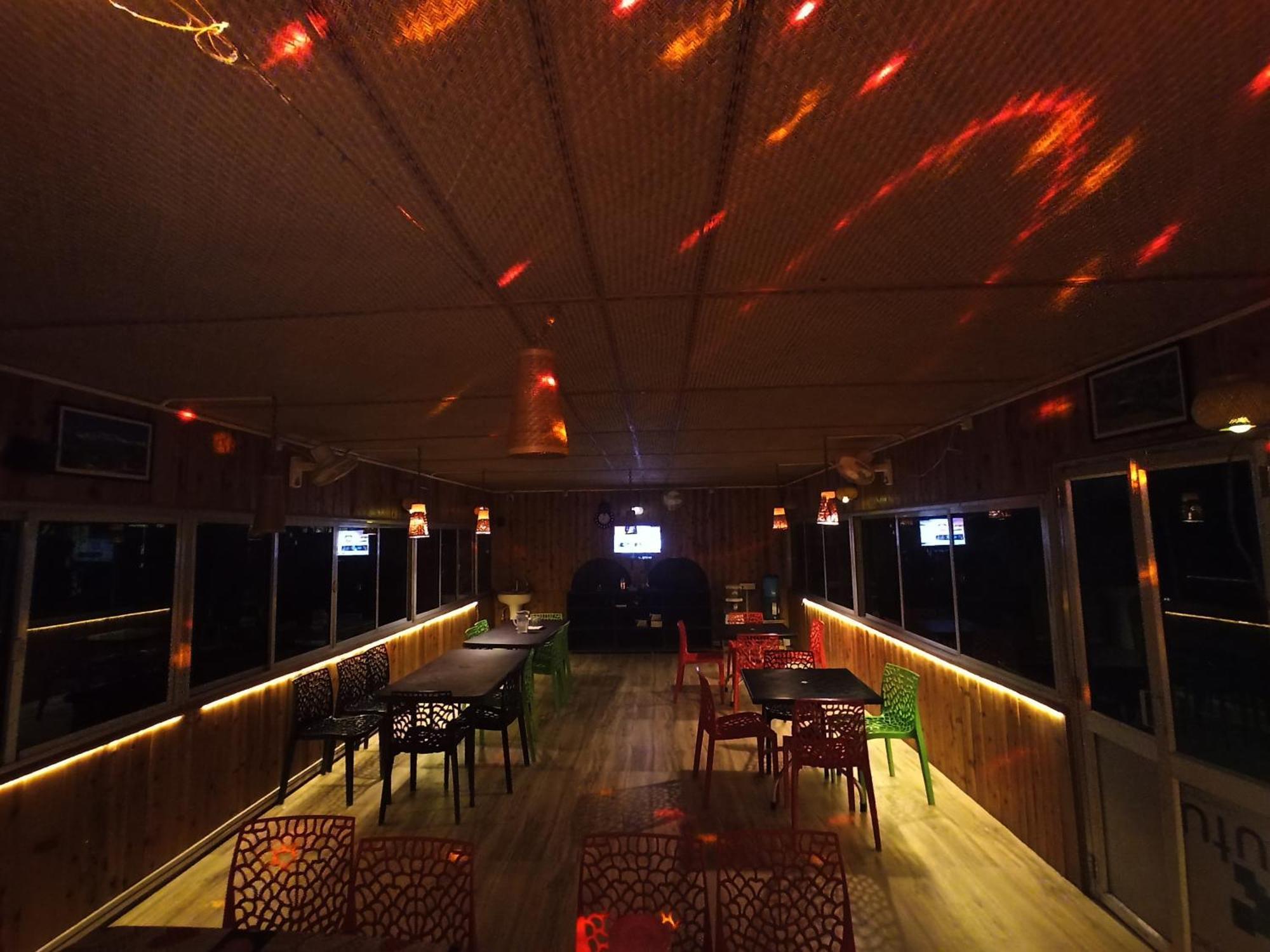 Grasshopper Jungle Queen Resort Chālsa Екстериор снимка