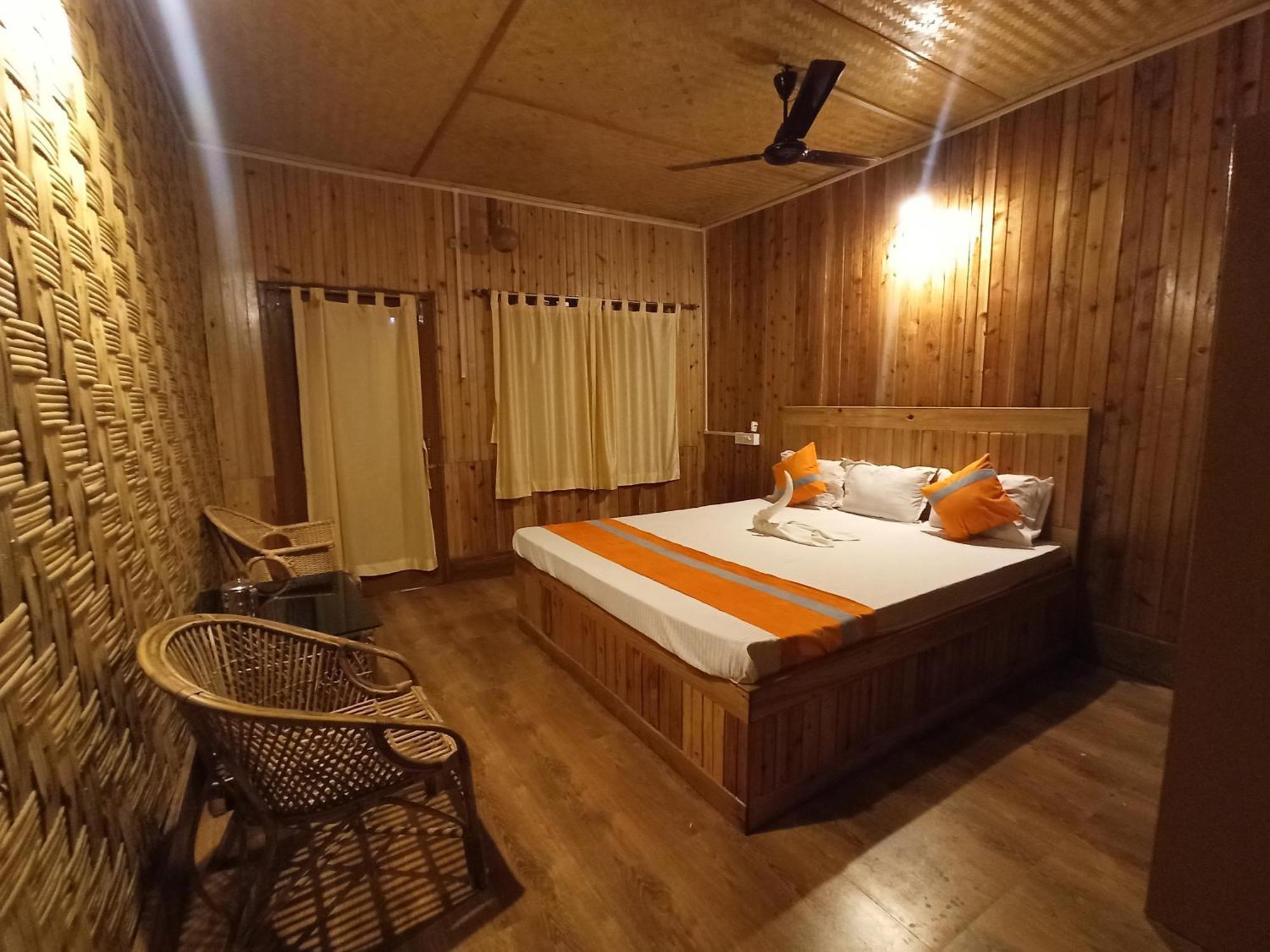 Grasshopper Jungle Queen Resort Chālsa Екстериор снимка